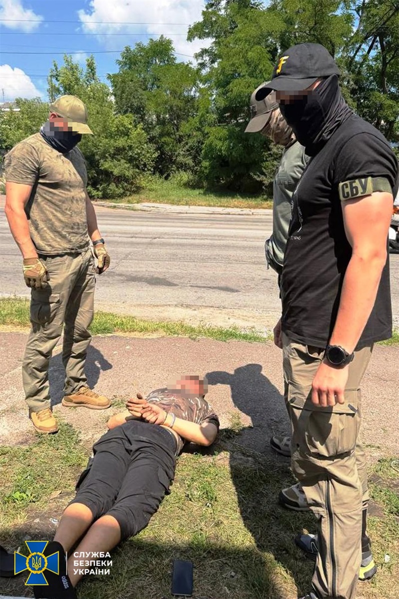 Заробіток на війні: на Житомирщині спіймали ділка з арсеналом трофейної зброї