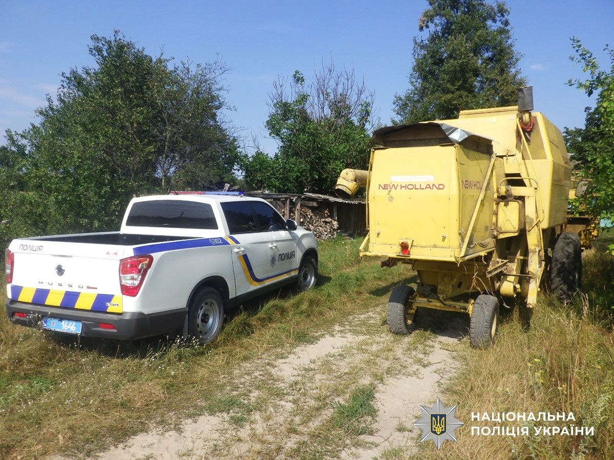 П'яний байкер і безправний комбайнер: на Звягельщині двоє водіїв намагалися відкупитися від поліції